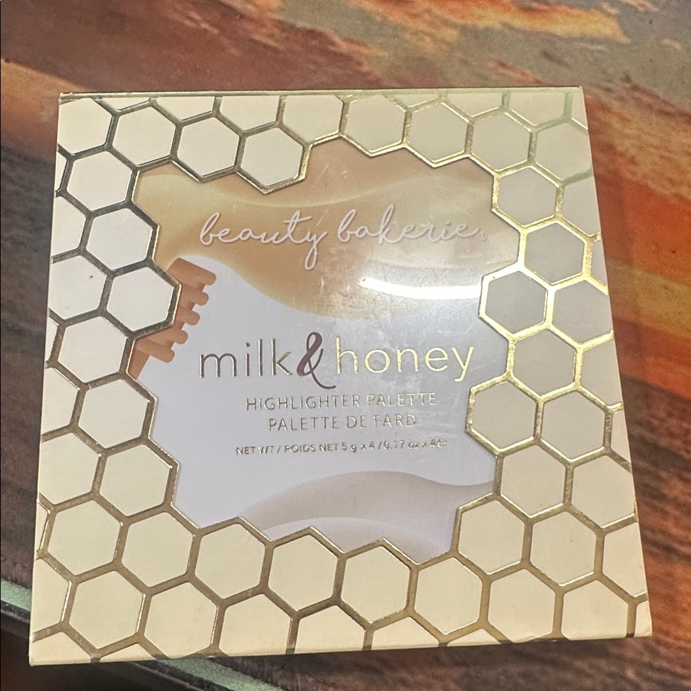 NWT BEAUTY BAKERIE Milk & Honey Highlighting Palette